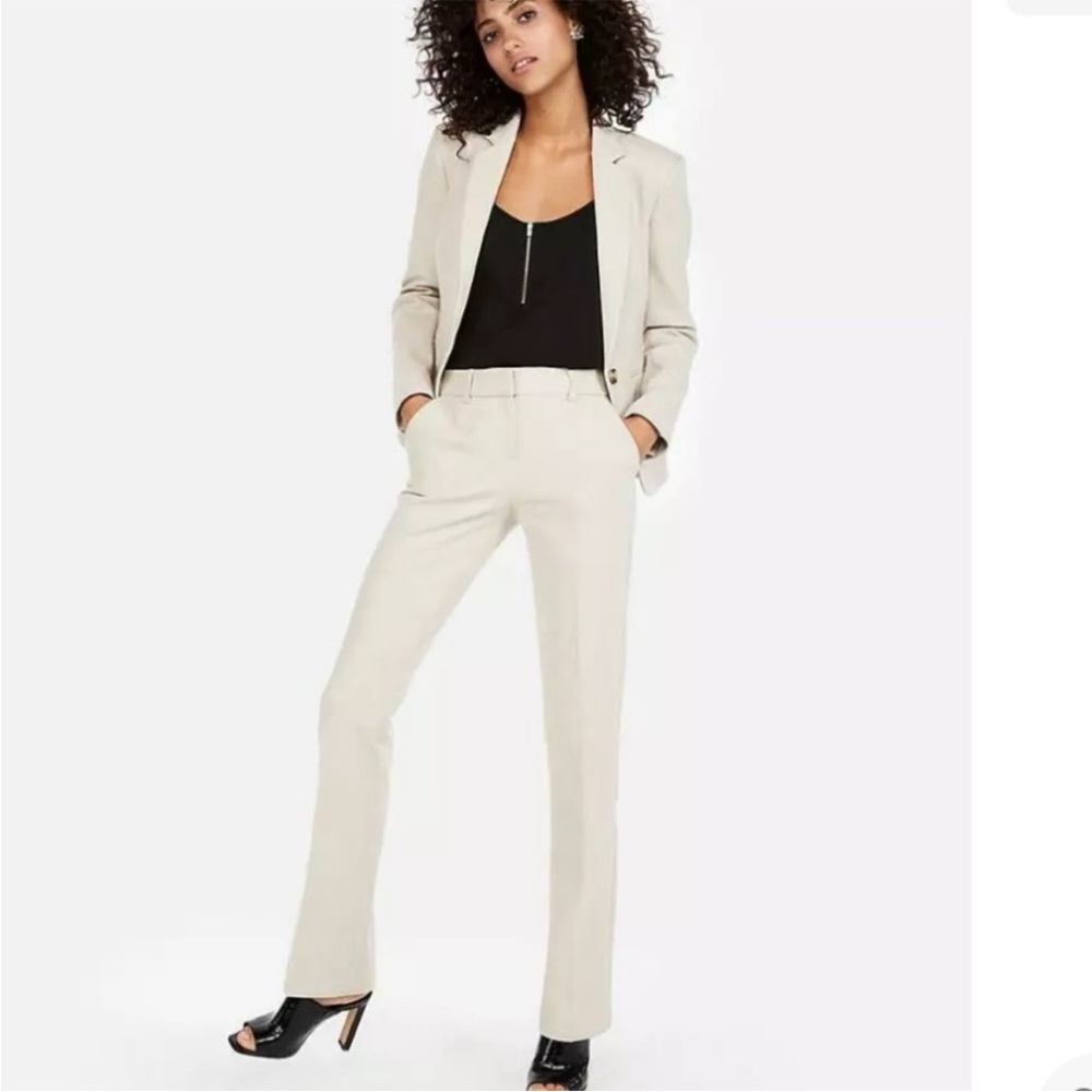 Express tall women’s columnist barely boot mid rise pants. Size 4 long/tall.